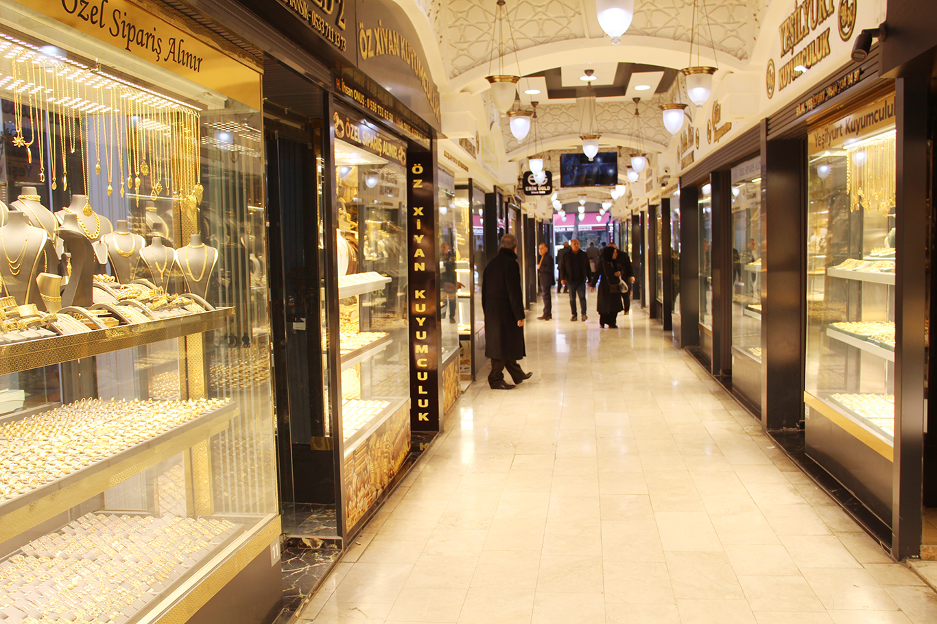 Altın fiyatlarındaki dalgalanma esnafı ve vatandaşı kararsız bırakıyor