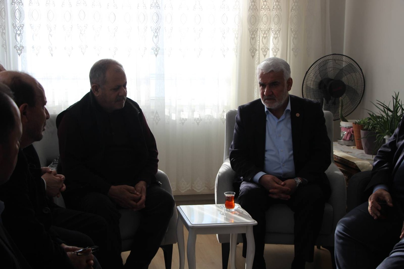 Serokê Giştî yê HUDA PARê Yapicioglu, malbata Ozdemîrên erdhejzedeyên Mereşê ziyaret kir