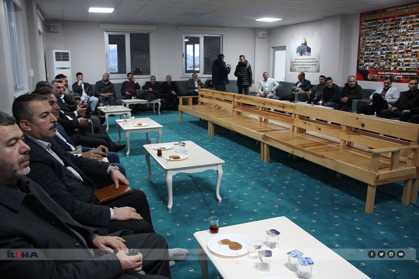 Serokê Giştî yê HUDA PARê Yapicioglu bi muxtarên gundên ku ji erdhejê zirar dîtine re hevdîtin kir