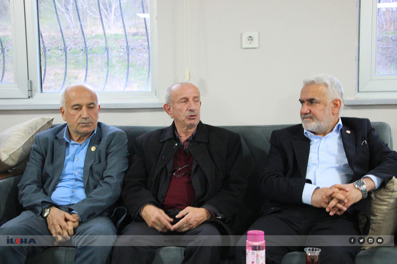 Serokê Giştî yê HUDA PARê Yapicioglu bi muxtarên gundên ku ji erdhejê zirar dîtine re hevdîtin kir