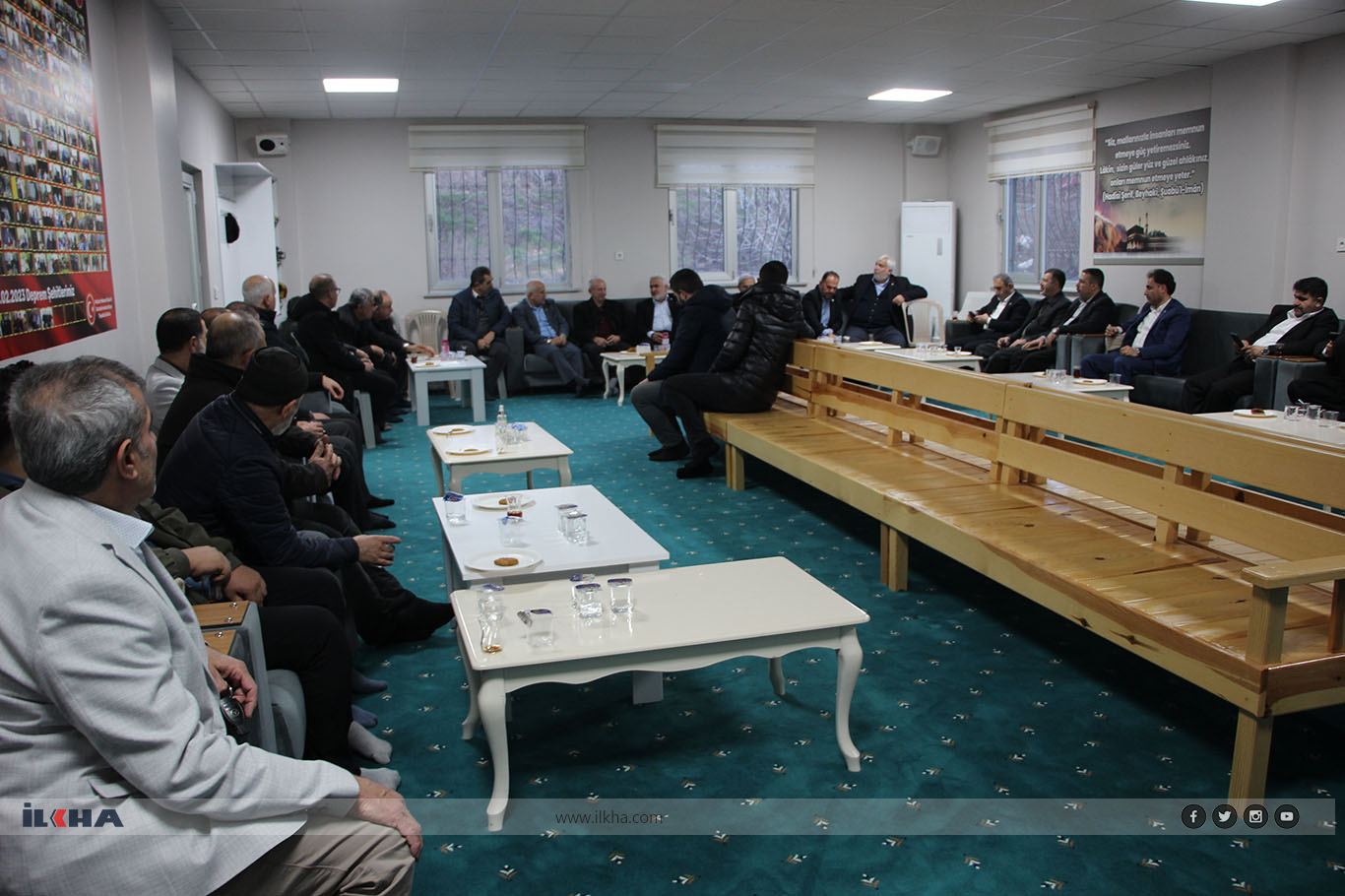 Serokê Giştî yê HUDA PARê Yapicioglu bi muxtarên gundên ku ji erdhejê zirar dîtine re hevdîtin kir