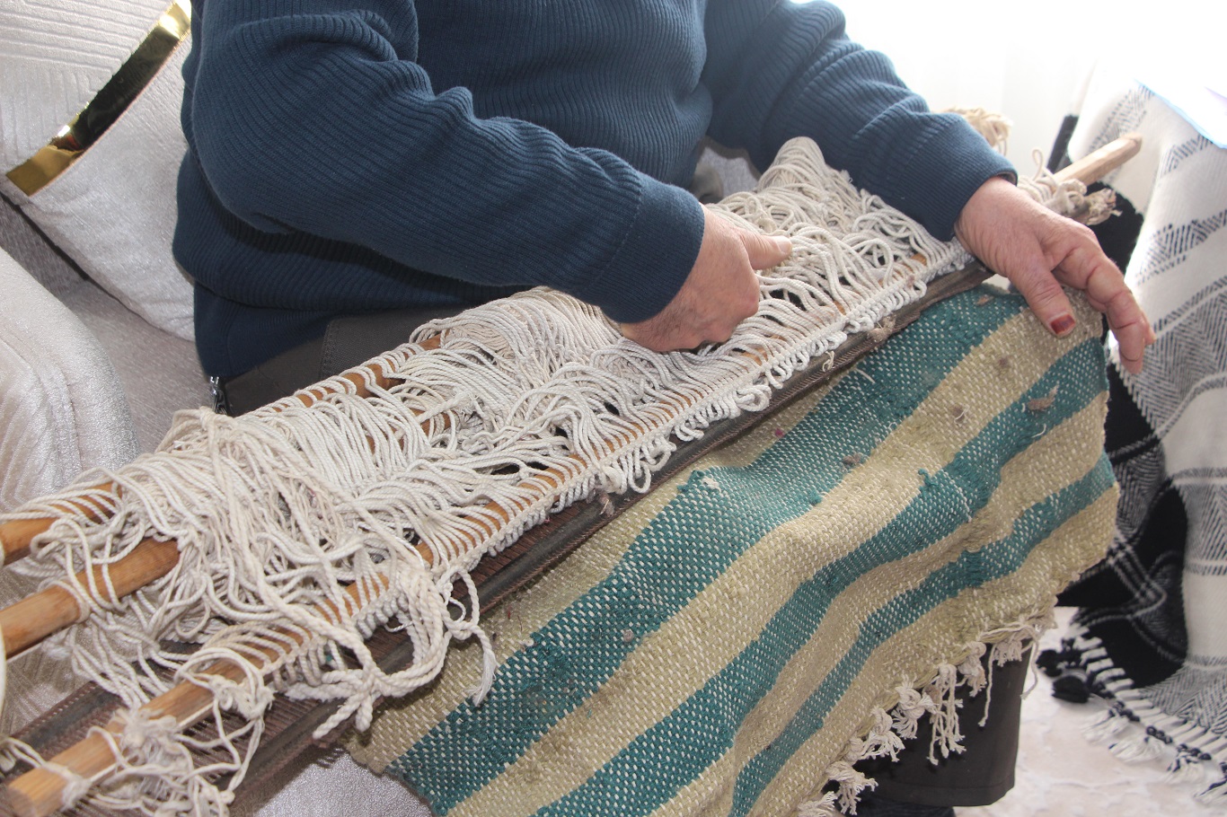 Seccadeleri yarım asırdır ilmek ilmek dokuyan Abdurrahman Usta: Yaklaşık 150 eleman yetiştirdim