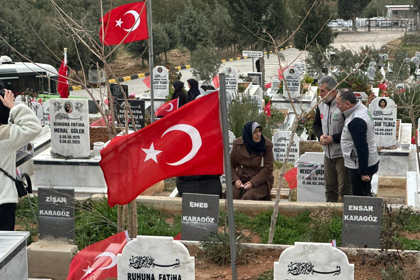 3Her mezar taşında bir hikâye: Hatay’da 6 Şubat acısı