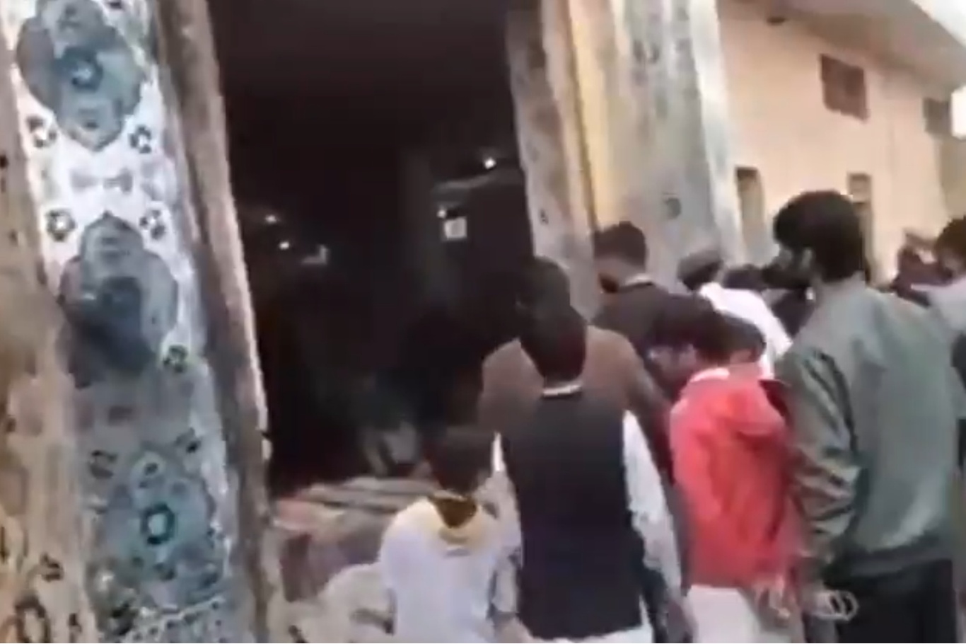 Pakistan'da camiye saldırıda hayatını kaybedenlerin sayısı 31'e yükseldi: 169 yaralı