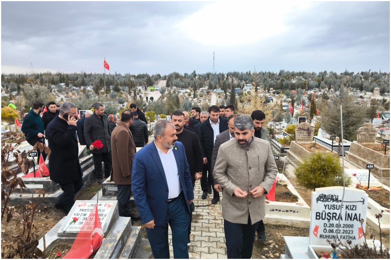 النائب في حزب الهدى فاروق دينتش يزور ملطية في الذكرى الثالثة لزلازل 6 شباط