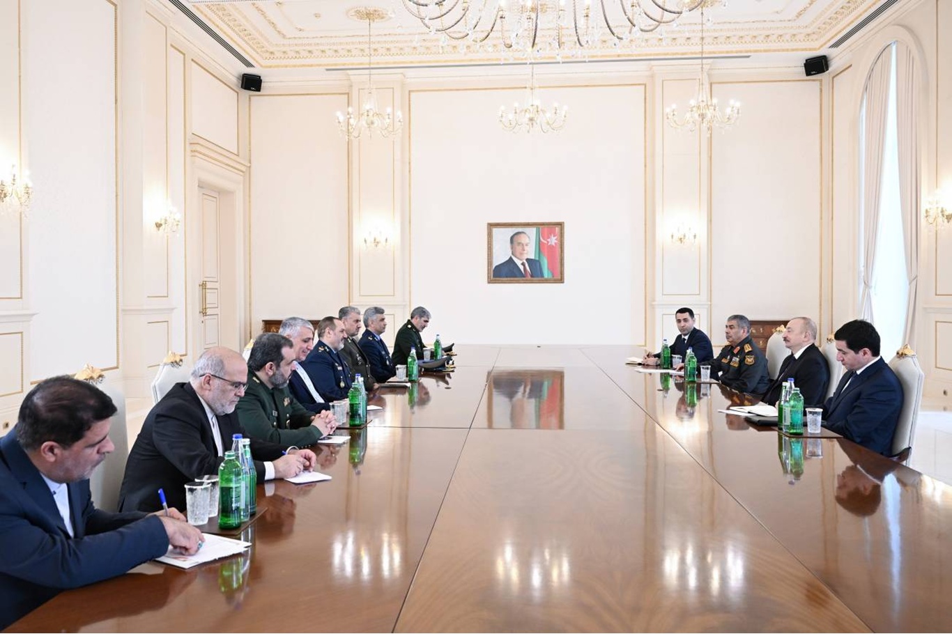 İran Savunma Bakanı güvenlik görüşmeleri için Bakü'yü ziyaret etti