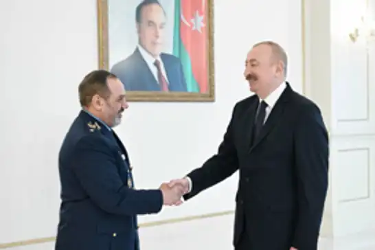 İran Savunma Bakanı güvenlik görüşmeleri için Bakü'yü ziyaret etti