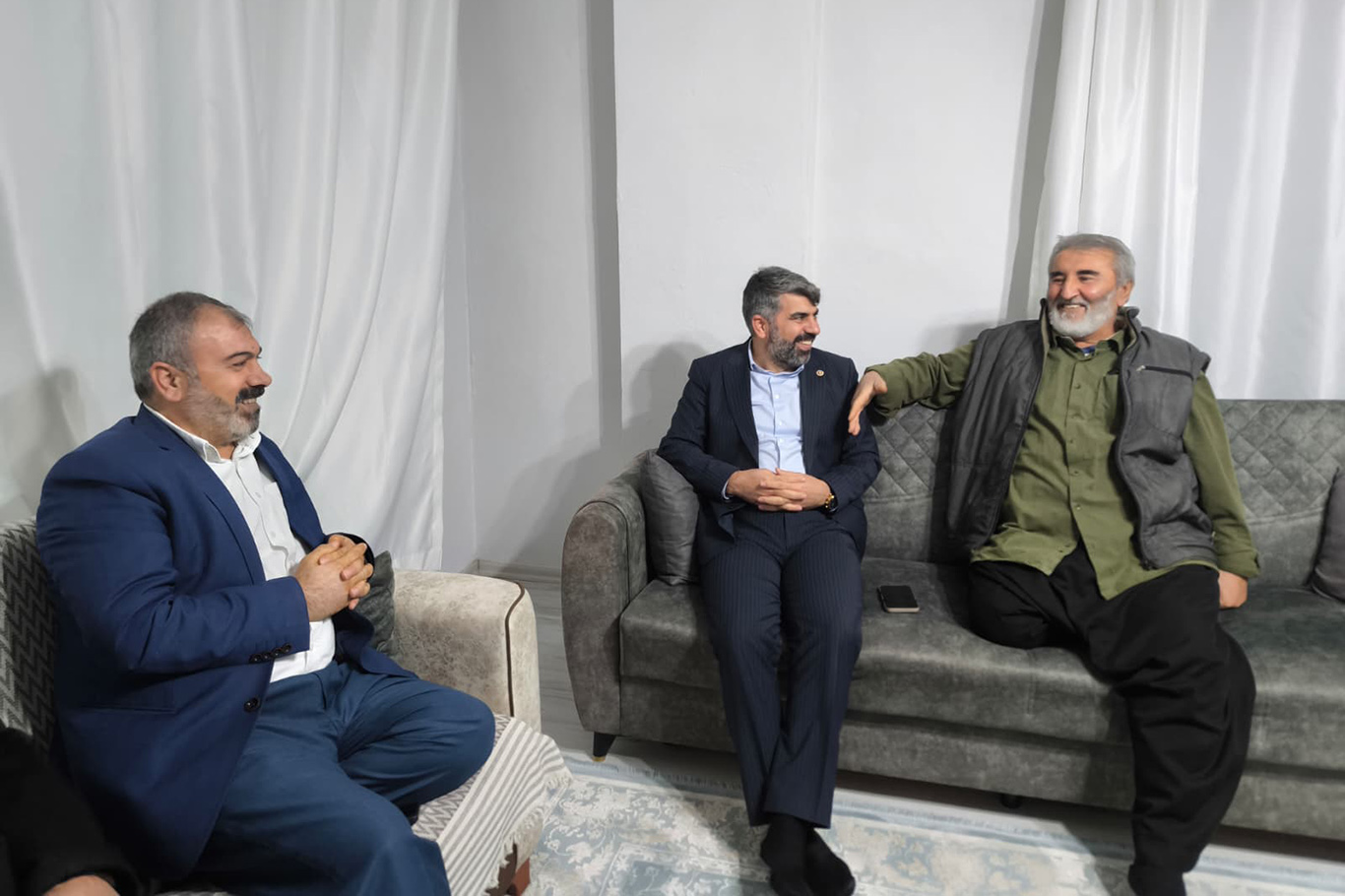 Milletvekili Dinç'ten depremzedelere ziyaret 