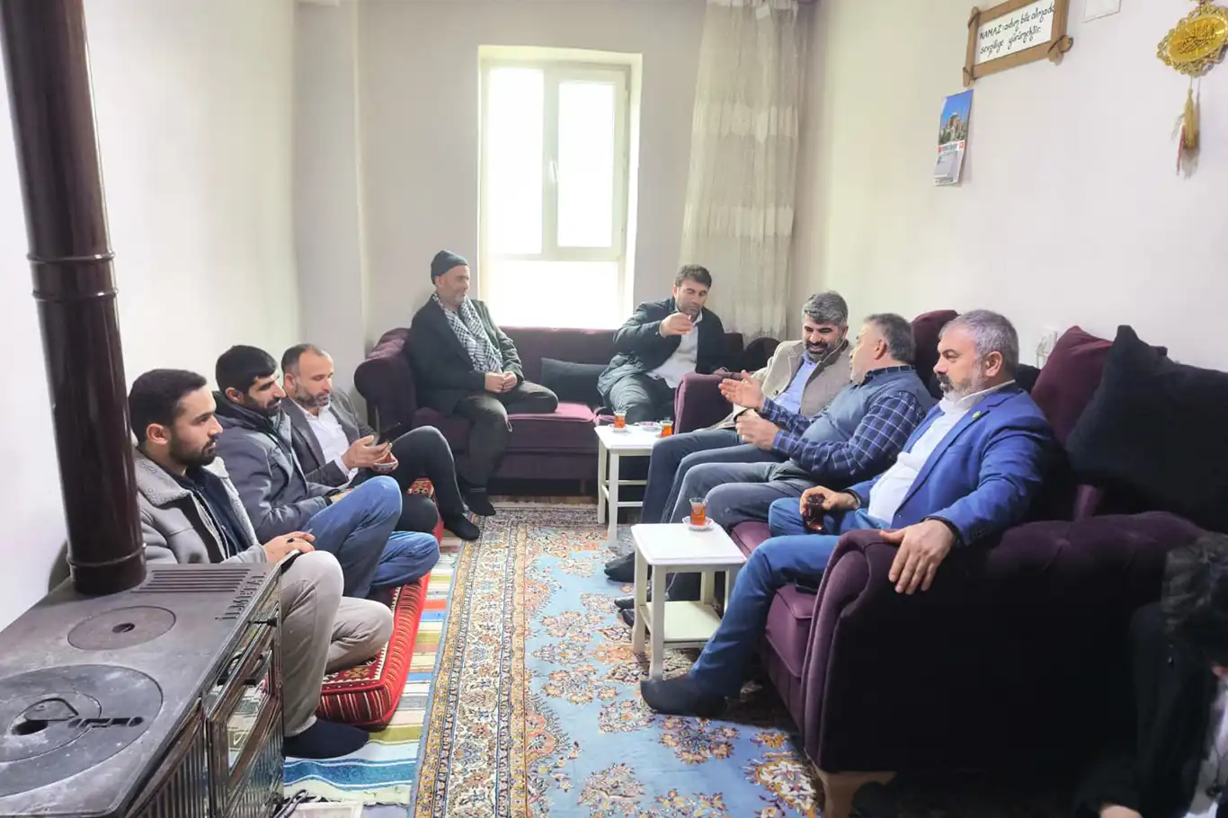 HÜDA PAR Milletvekili Dinç'ten depremzedelere ziyaret 