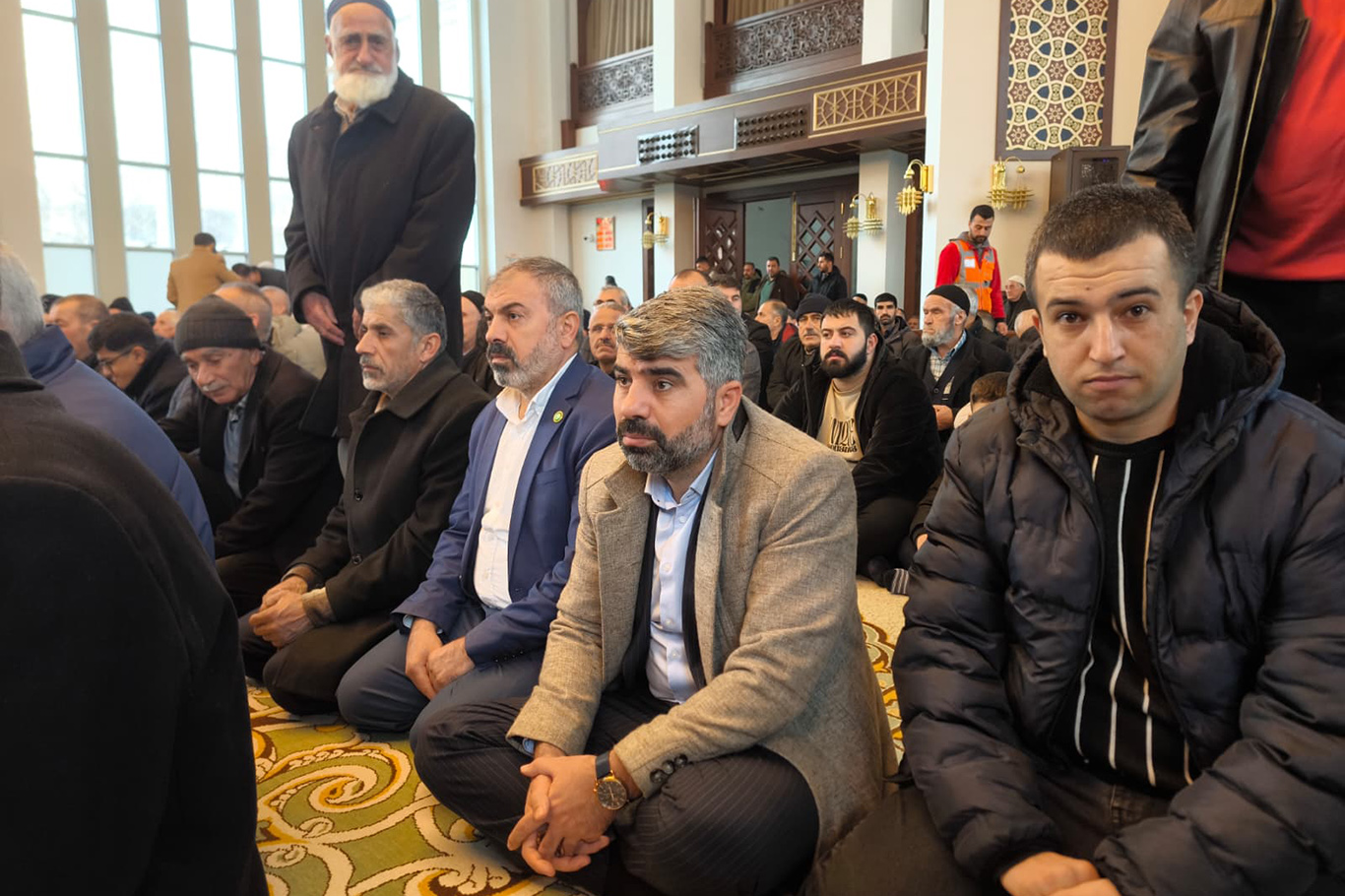 Milletvekili Dinç'ten depremzedelere ziyaret 