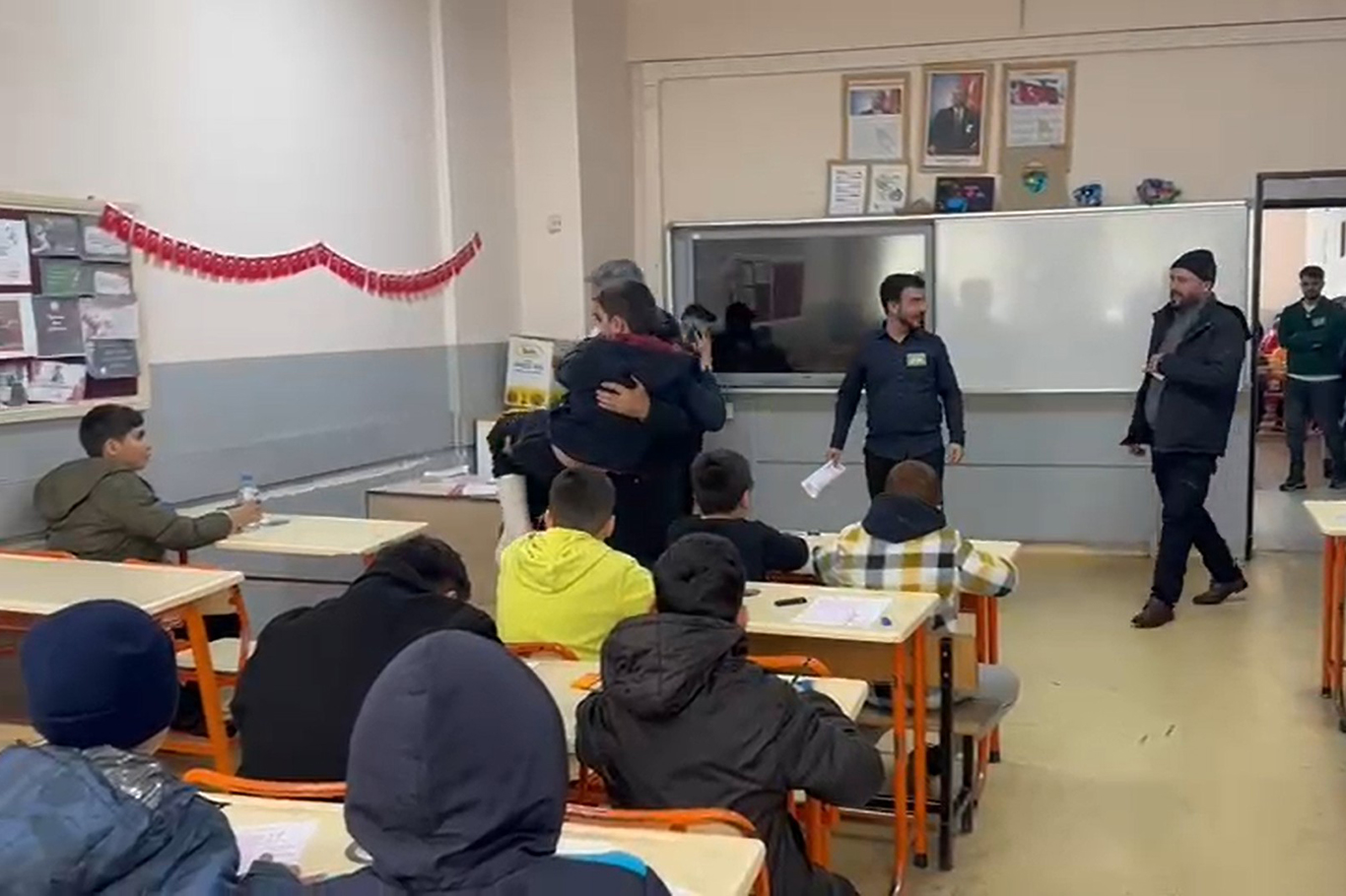 Siyer sevdası engel tanımadı, kırık ayağıyla Siyer Yarışmasına girdi