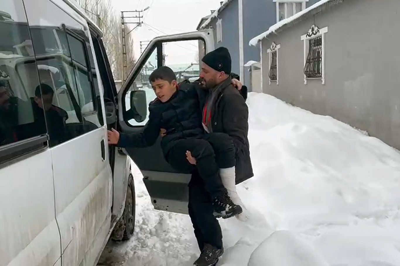 Siyer sevdası engel tanımadı, kırık ayağıyla Siyer Yarışmasına girdi