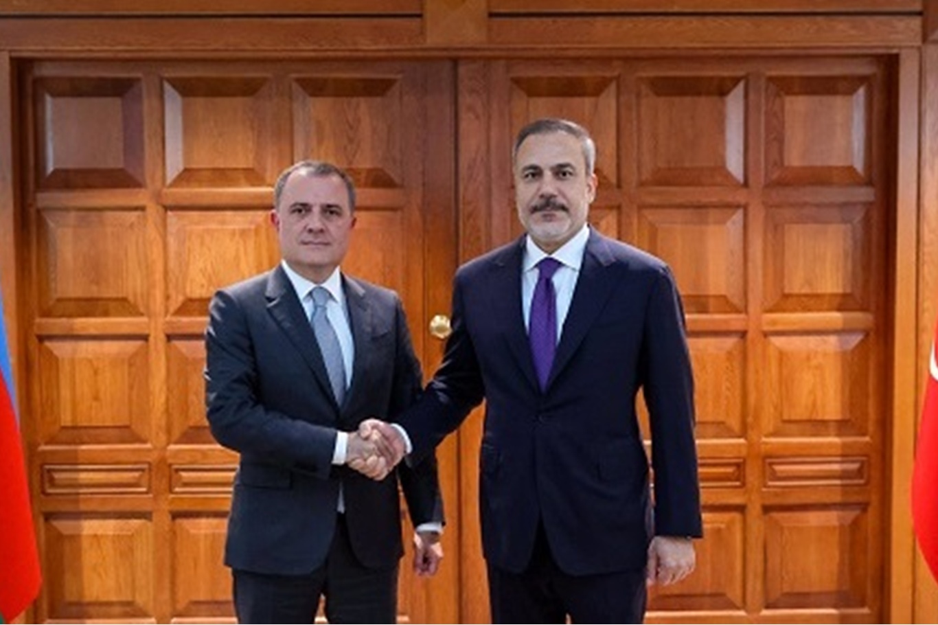 Azerbaijani, Turkish top diplomats discuss regional security in phone call