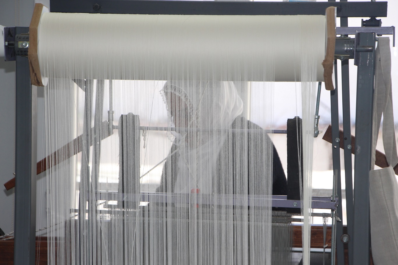 Bin yıllık geçmişe sahip Mardin’e özgü buhari kumaşı ilmek ilmek dokunuyor