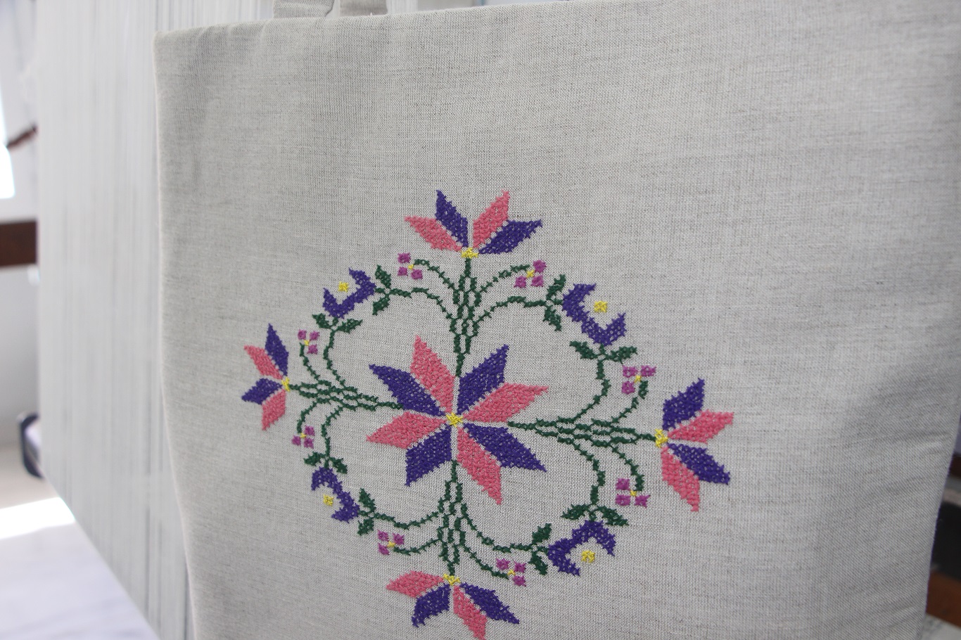 Bin yıllık geçmişe sahip Mardin’e özgü buhari kumaşı ilmek ilmek dokunuyor