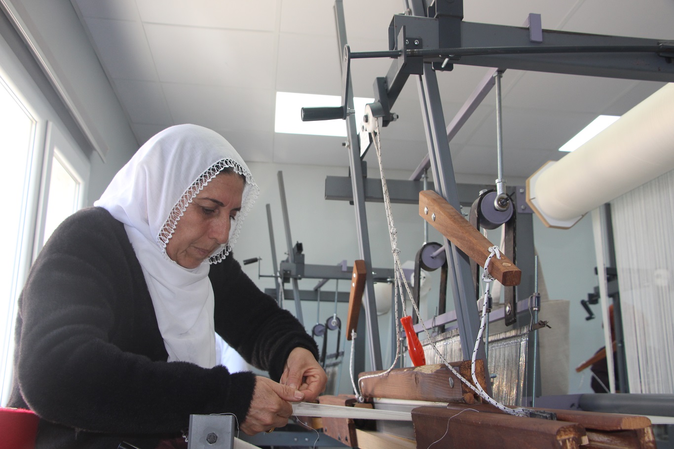 Bin yıllık geçmişe sahip Mardin’e özgü buhari kumaşı ilmek ilmek dokunuyor