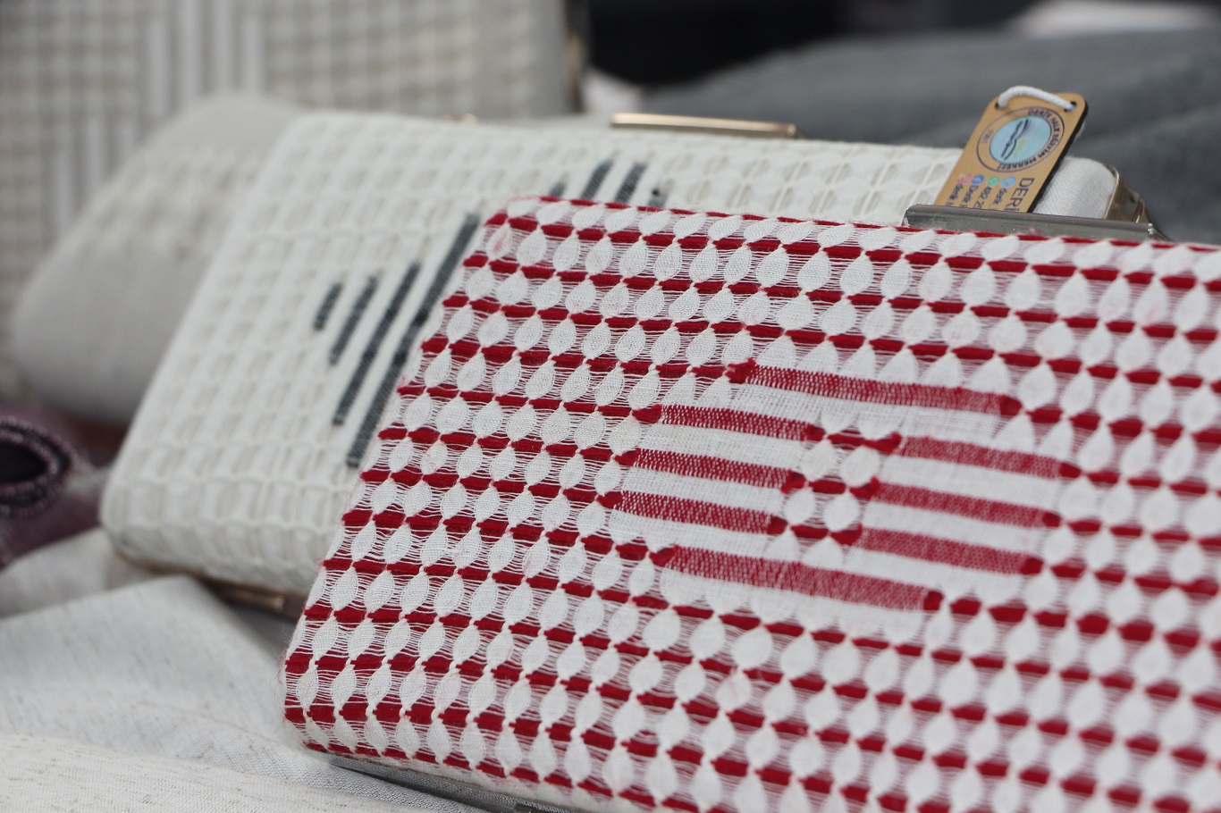 Bin yıllık geçmişe sahip Mardin’e özgü buhari kumaşı ilmek ilmek dokunuyor