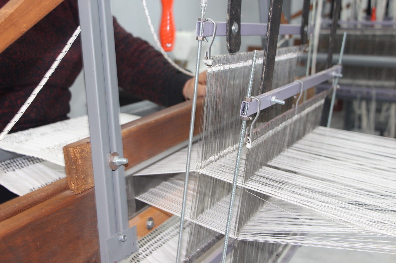 Bin yıllık geçmişe sahip Mardin’e özgü buhari kumaşı ilmek ilmek dokunuyor