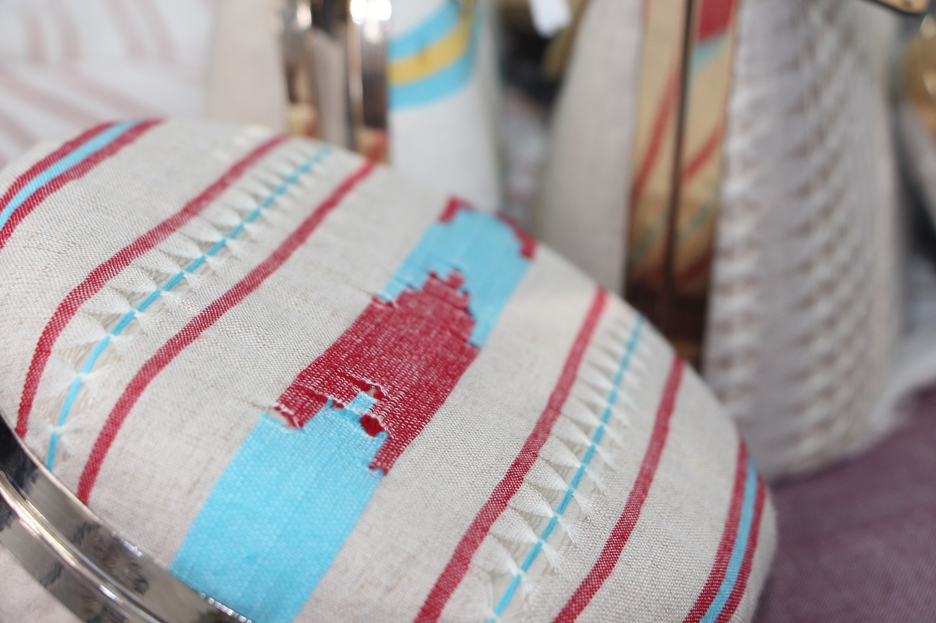 Bin yıllık geçmişe sahip Mardin’e özgü buhari kumaşı ilmek ilmek dokunuyor