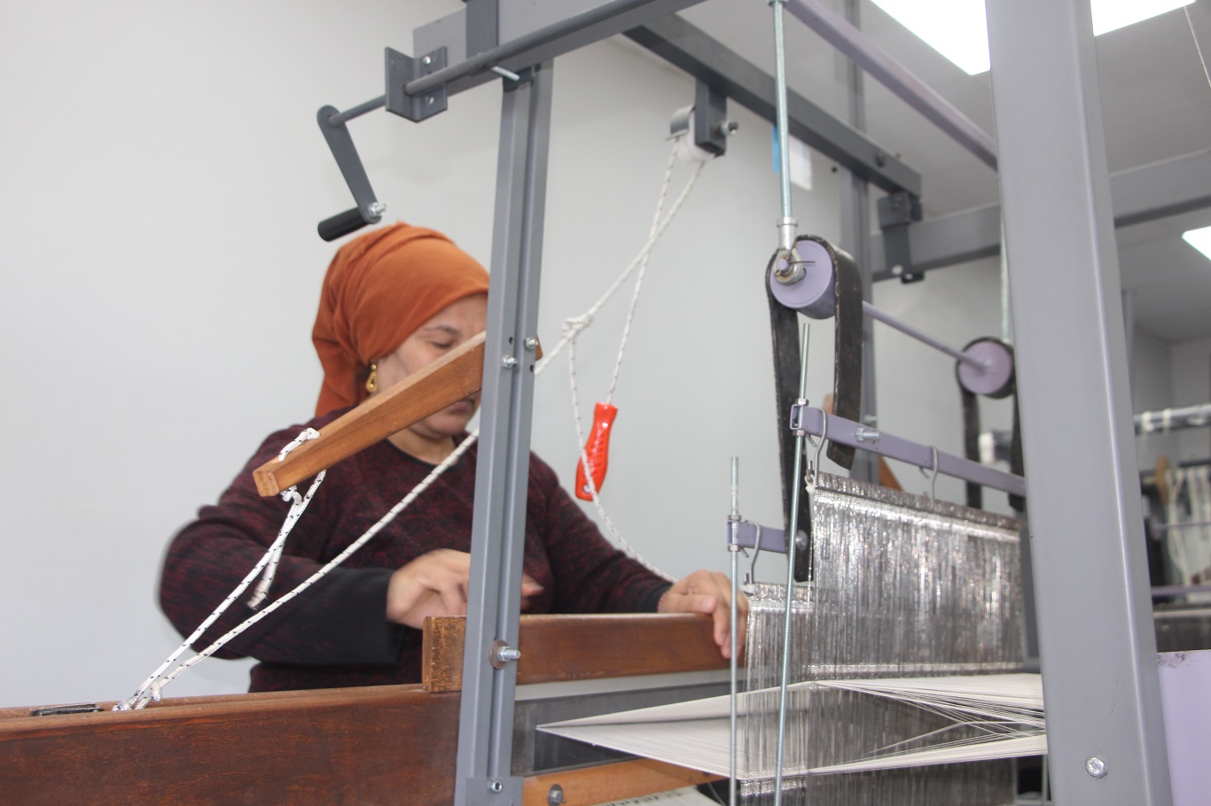 Bin yıllık geçmişe sahip Mardin’e özgü buhari kumaşı ilmek ilmek dokunuyor