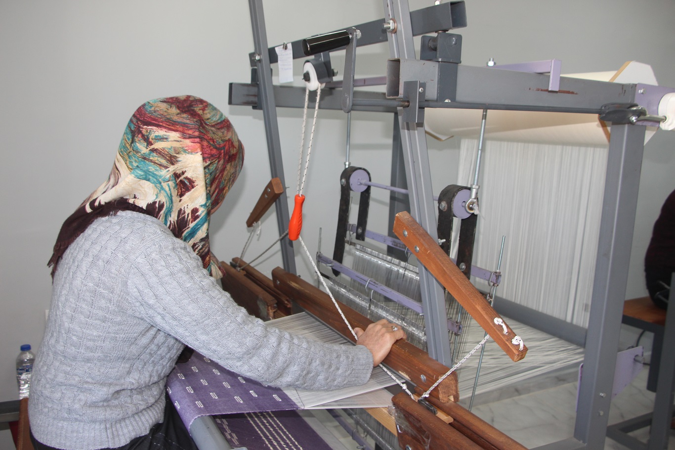 Bin yıllık geçmişe sahip Mardin’e özgü buhari kumaşı ilmek ilmek dokunuyor