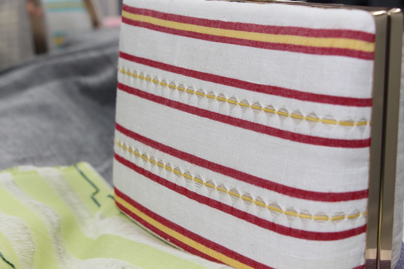 Bin yıllık geçmişe sahip Mardin’e özgü buhari kumaşı ilmek ilmek dokunuyor