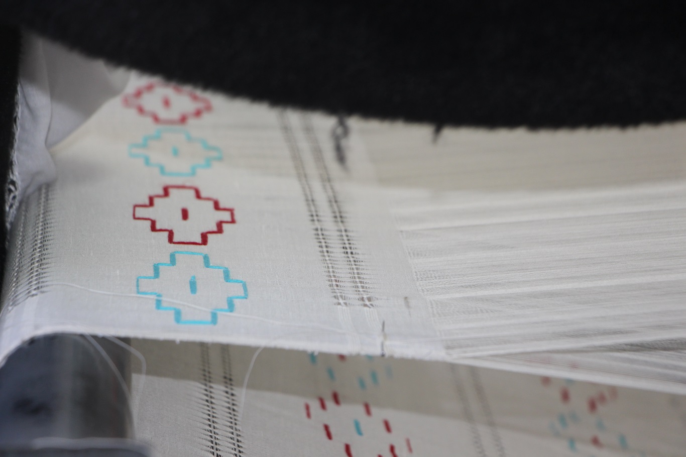 Bin yıllık geçmişe sahip Mardin’e özgü buhari kumaşı ilmek ilmek dokunuyor