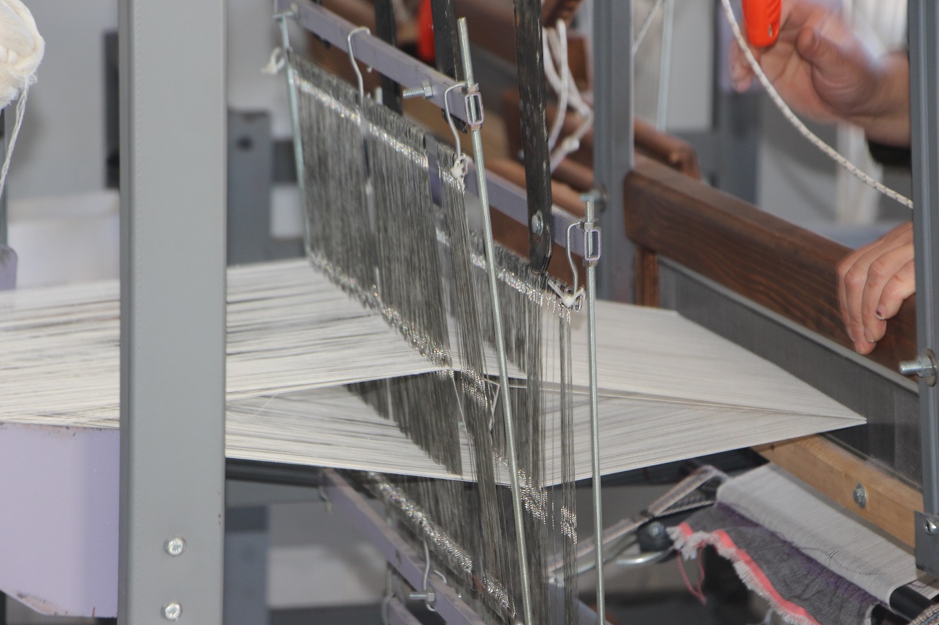 Bin yıllık geçmişe sahip Mardin’e özgü buhari kumaşı ilmek ilmek dokunuyor