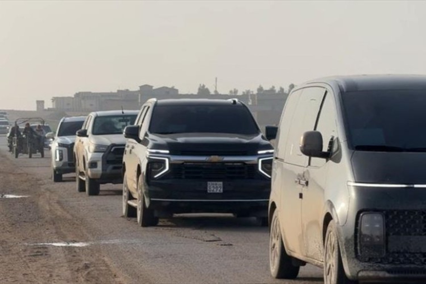 مسؤولون في الشركة السورية للنفط يتفقدون حقول النفط في الحسكة