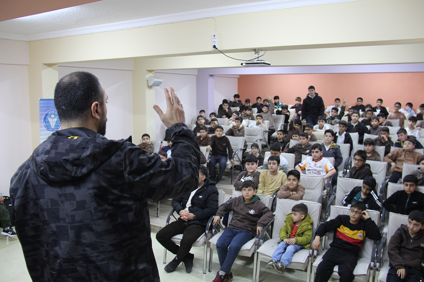 IDEV ji bo hişyarkirina li ser Mescîda Eqsayê li dibistanan çalakiyan li dar dixe