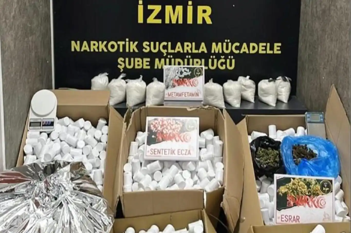 İzmir’de binlerce uyuşturucu hap ele geçirildi: 4 kişi tutuklandı