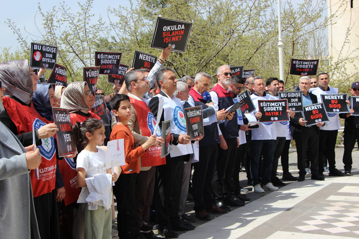 GAZİANTEP’TE KİTLESEL BASIN AÇIKLAMASI: EĞİTİM-BİR-SEN’DEN SİVEREK SALDIRISINA SERT TEPKİ