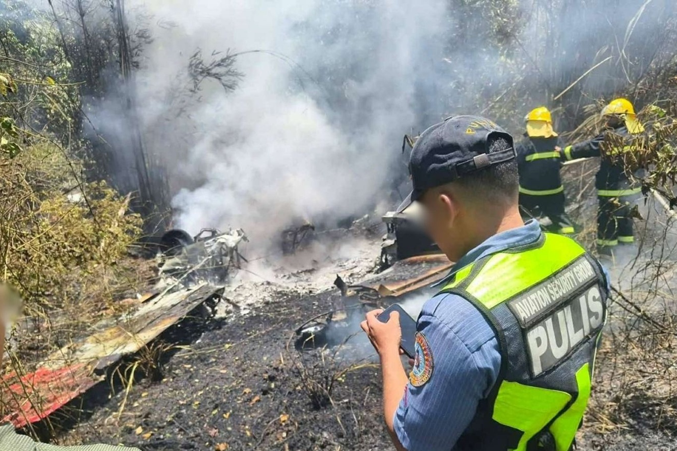 2 pilots killed in air cargo plane crash in Philippines