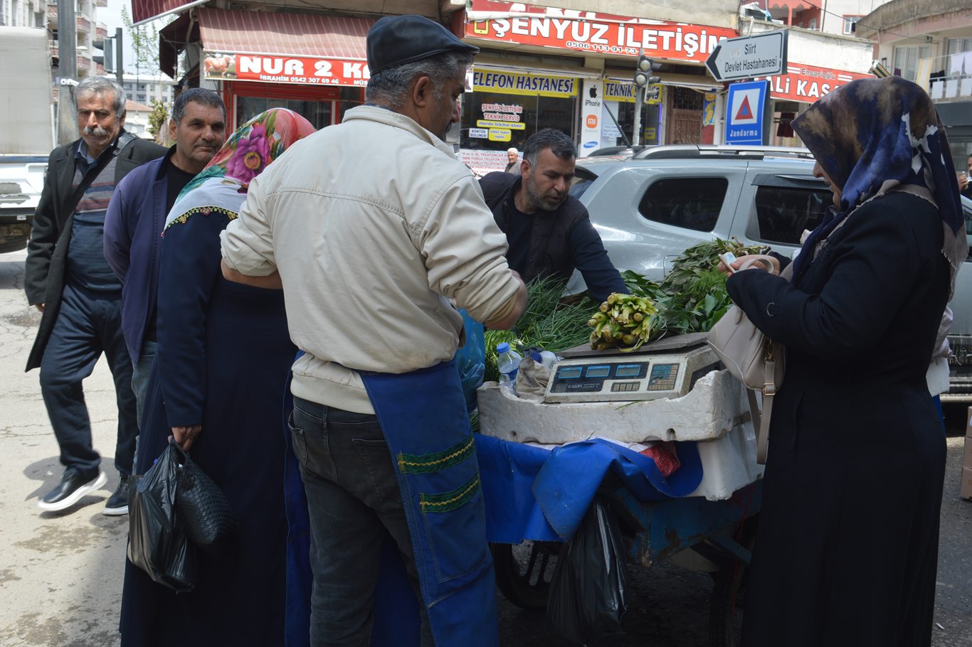 Baharla birlikte şifalı bitkiler tezgahlarda yerini aldı