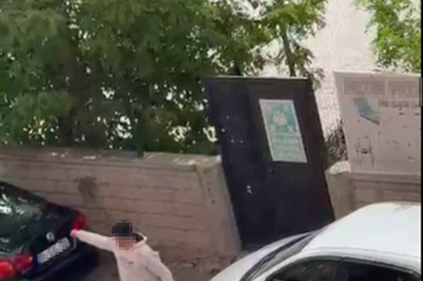 Okul önlerinde tepki çeken görüntüler: Mahalleli endişeli