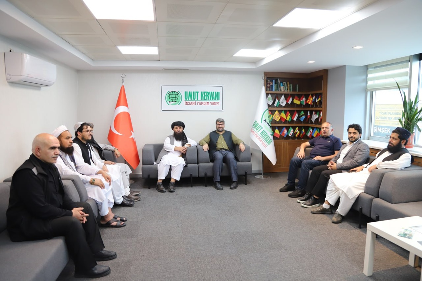 Hîva Sor a Efxenistanê serdana Karwana Hêvîyê kir