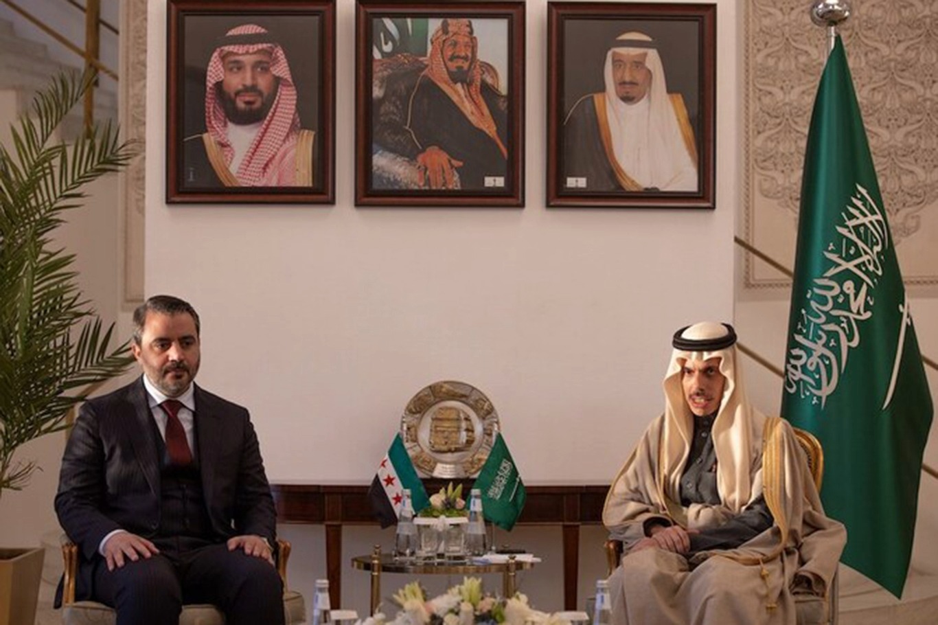 وزير الخارجية السوري يجري اتصالًا هاتفيًا مع نظيره السعودي