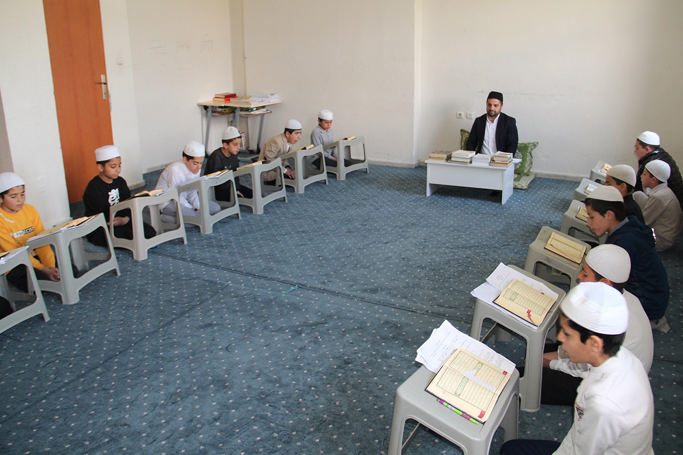 Geleceğin hafız doktorları ve öğretmenleri bu kursta yetişiyor