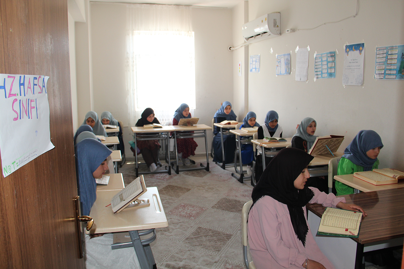 Geleceğin hafız doktorları ve öğretmenleri bu kursta yetişiyor