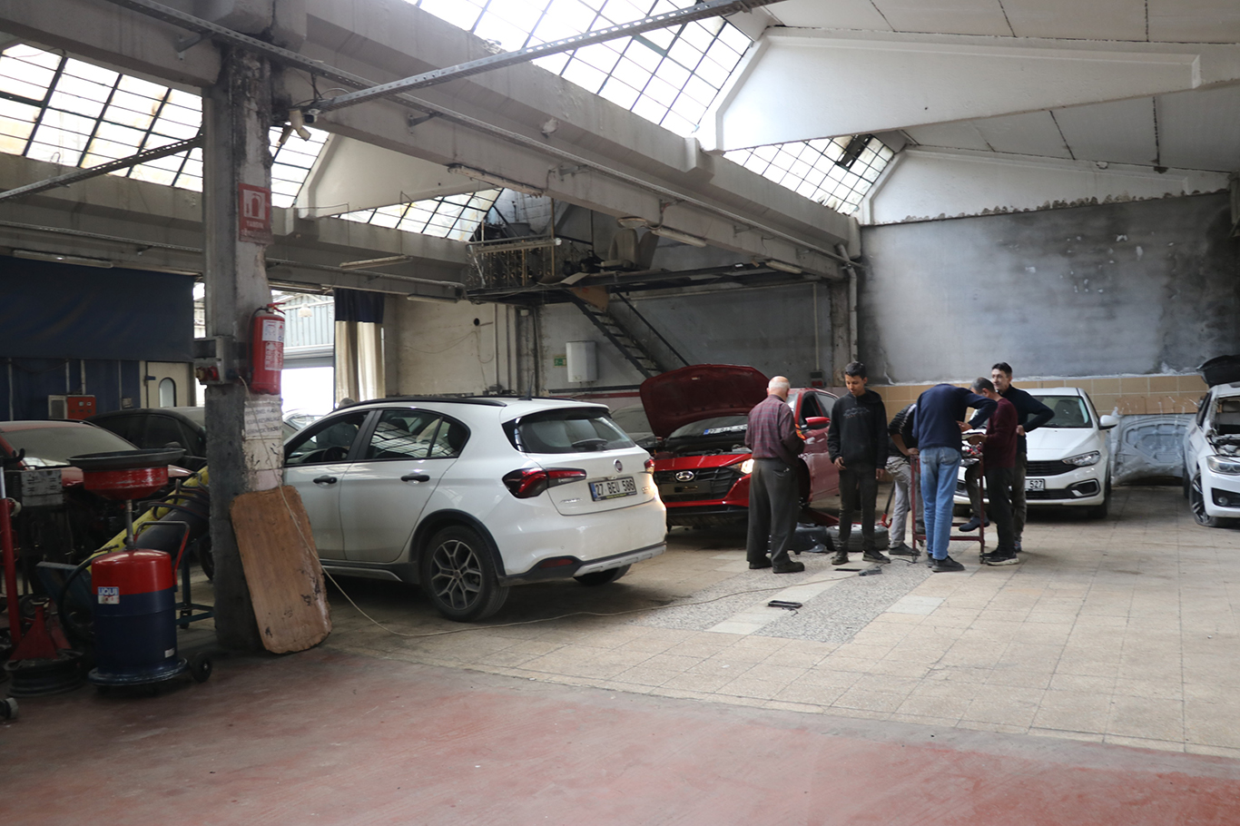 Gaziantep'te dolu yağışı sonrası kaportacılarda yoğunluk arttı