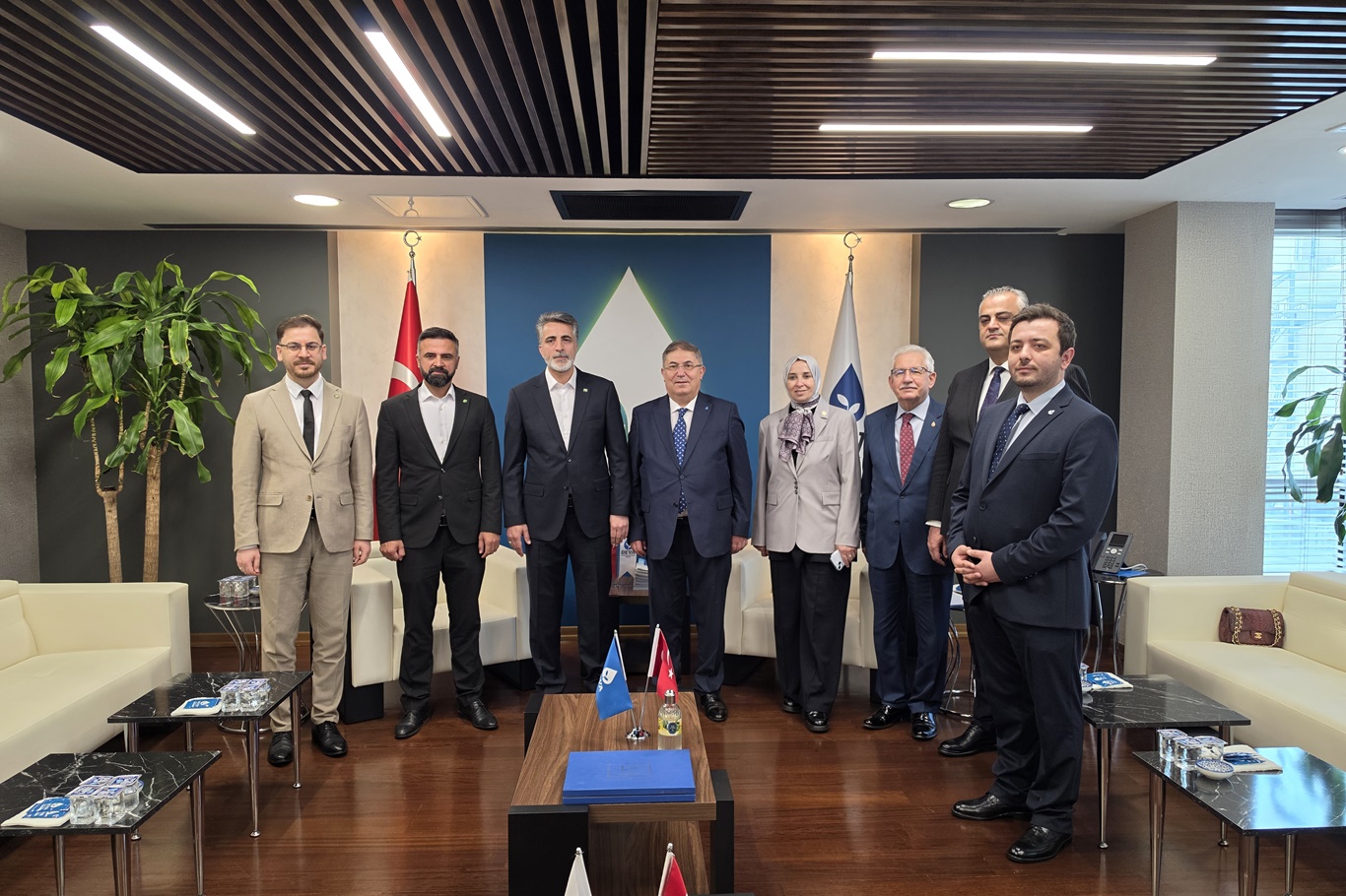HÜDA PAR siyasi partilerle bayramlaştı