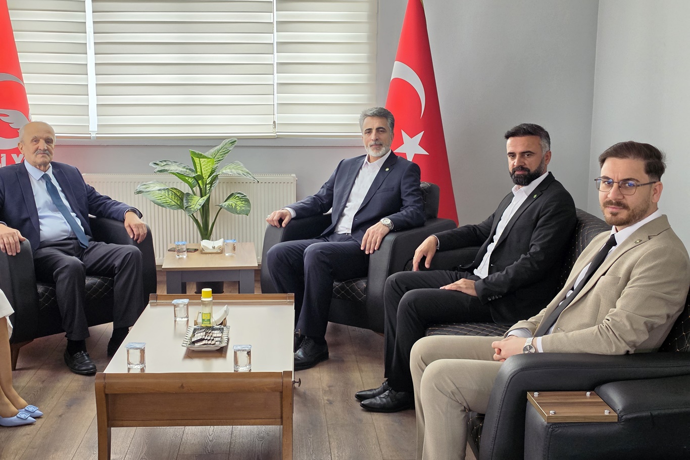 HÜDA PAR siyasi partilerle bayramlaştı