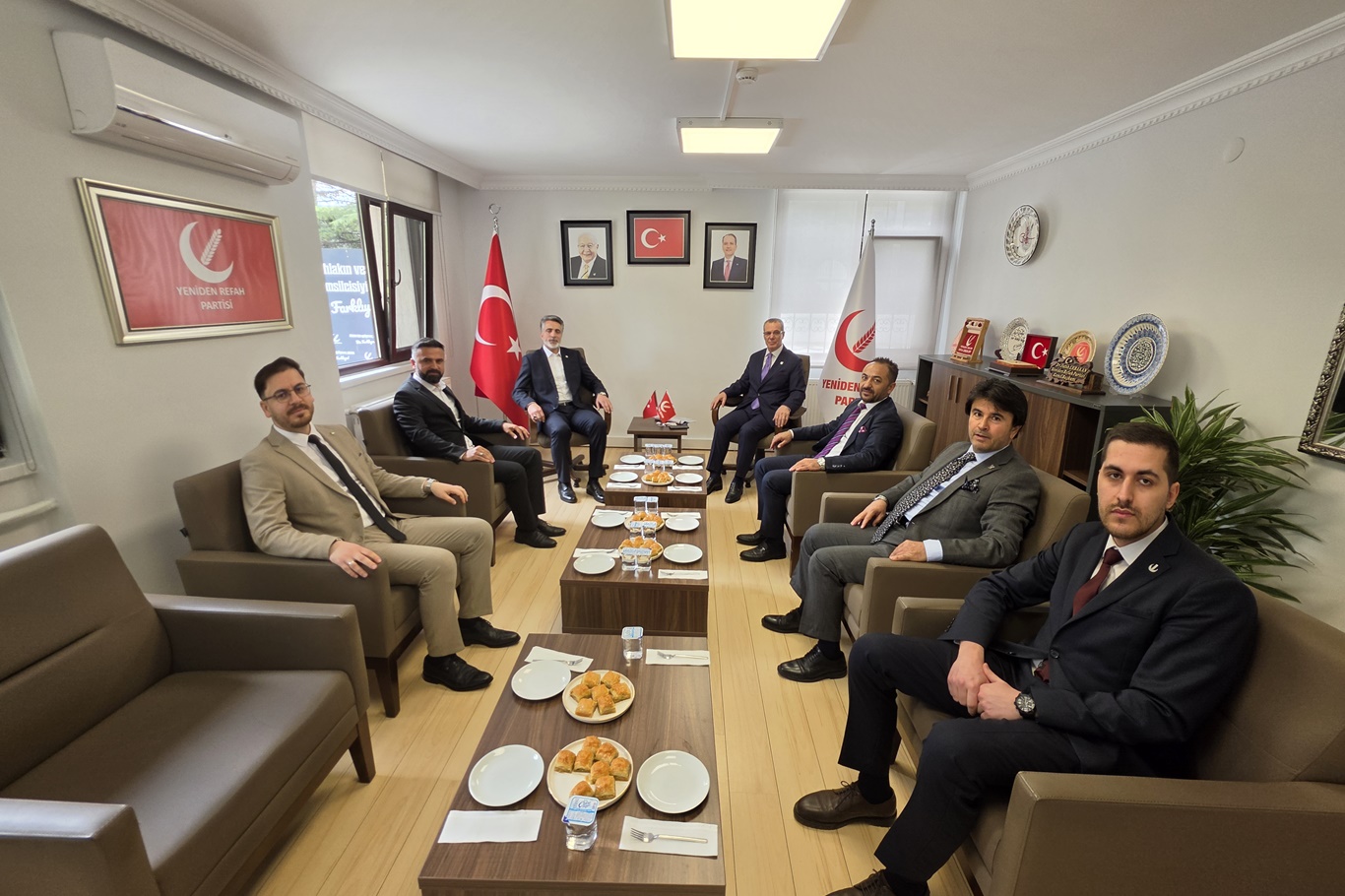 HÜDA PAR siyasi partilerle bayramlaştı