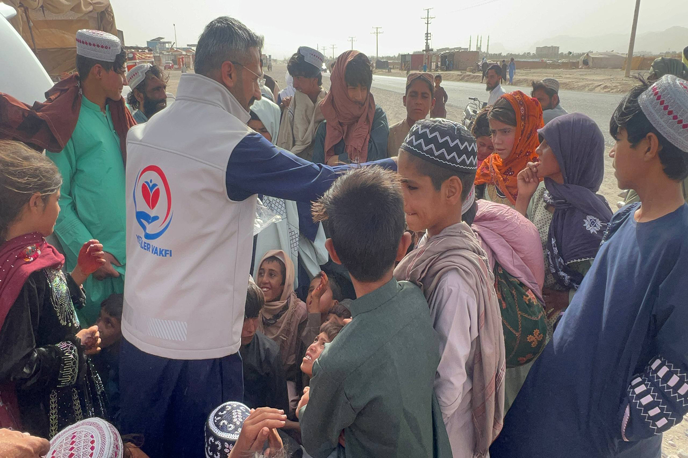 Hayırseverlerin emanetleri Afganistan’daki yetimlere ulaşıyor