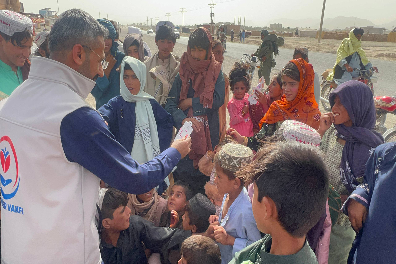 Hayırseverlerin emanetleri Afganistan’daki yetimlere ulaşıyor