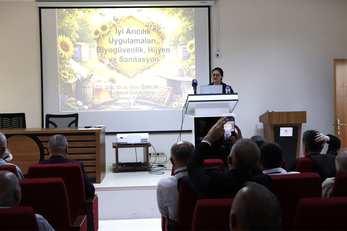 Arı sağlığı için Ankara’da çalıştay: İklim değişikliği ve hastalık riskleri masaya yatırıldı