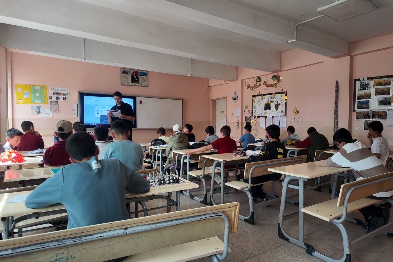 Öğrenciler çift kanatlı bir eğitim anlayışıyla geleceğe hazırlanıyor