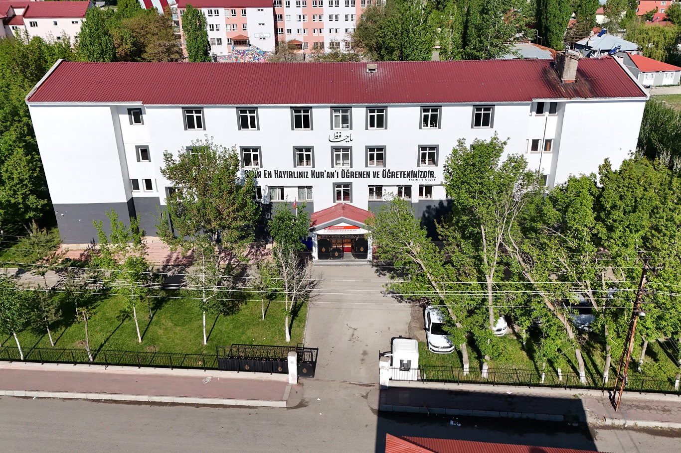 Öğrenciler çift kanatlı bir eğitim anlayışıyla geleceğe hazırlanıyor
