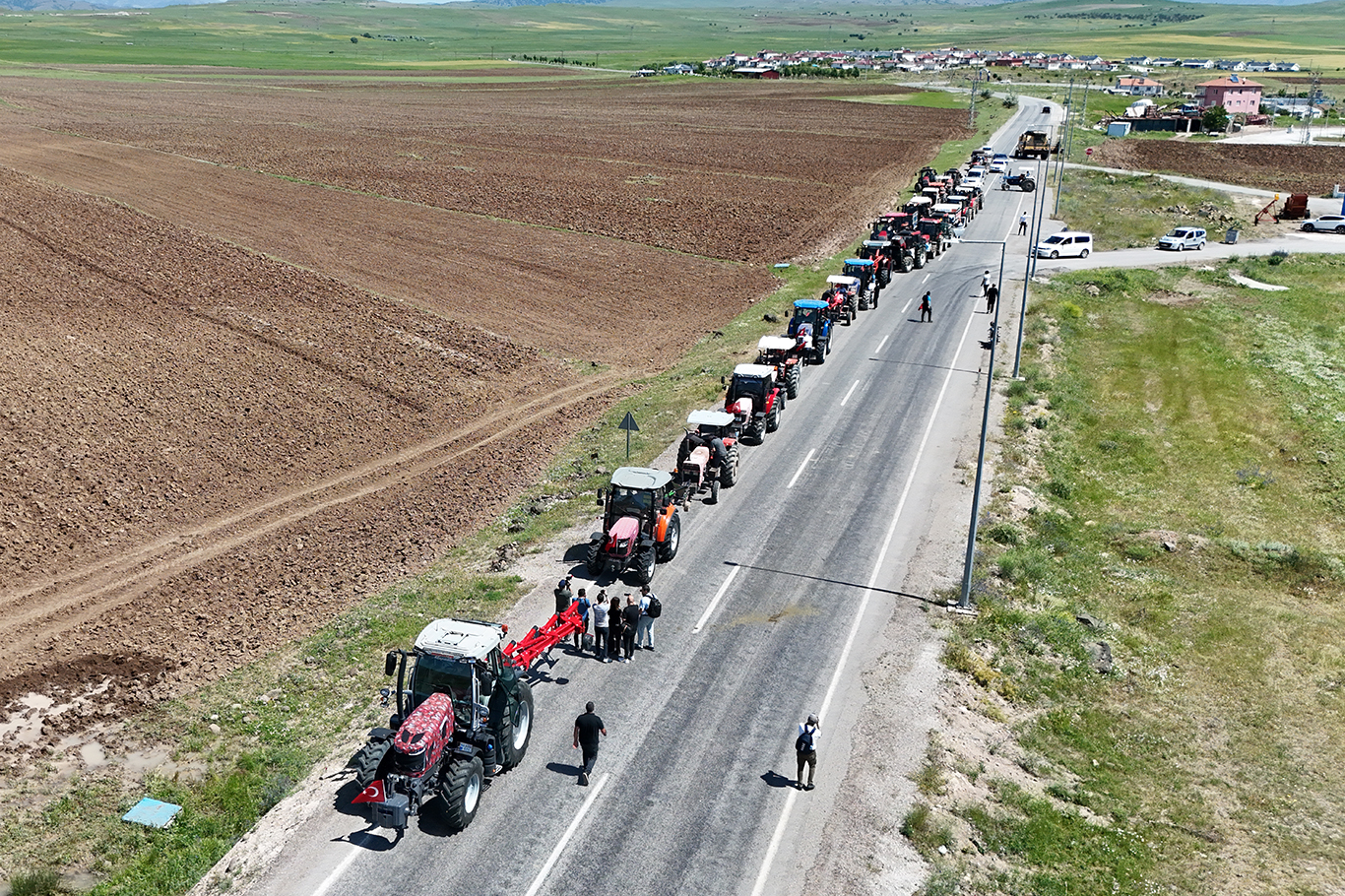 Çiftçilerden traktörlü eylem: Sadaka değil, emeğinin karşılığını istiyoruz
