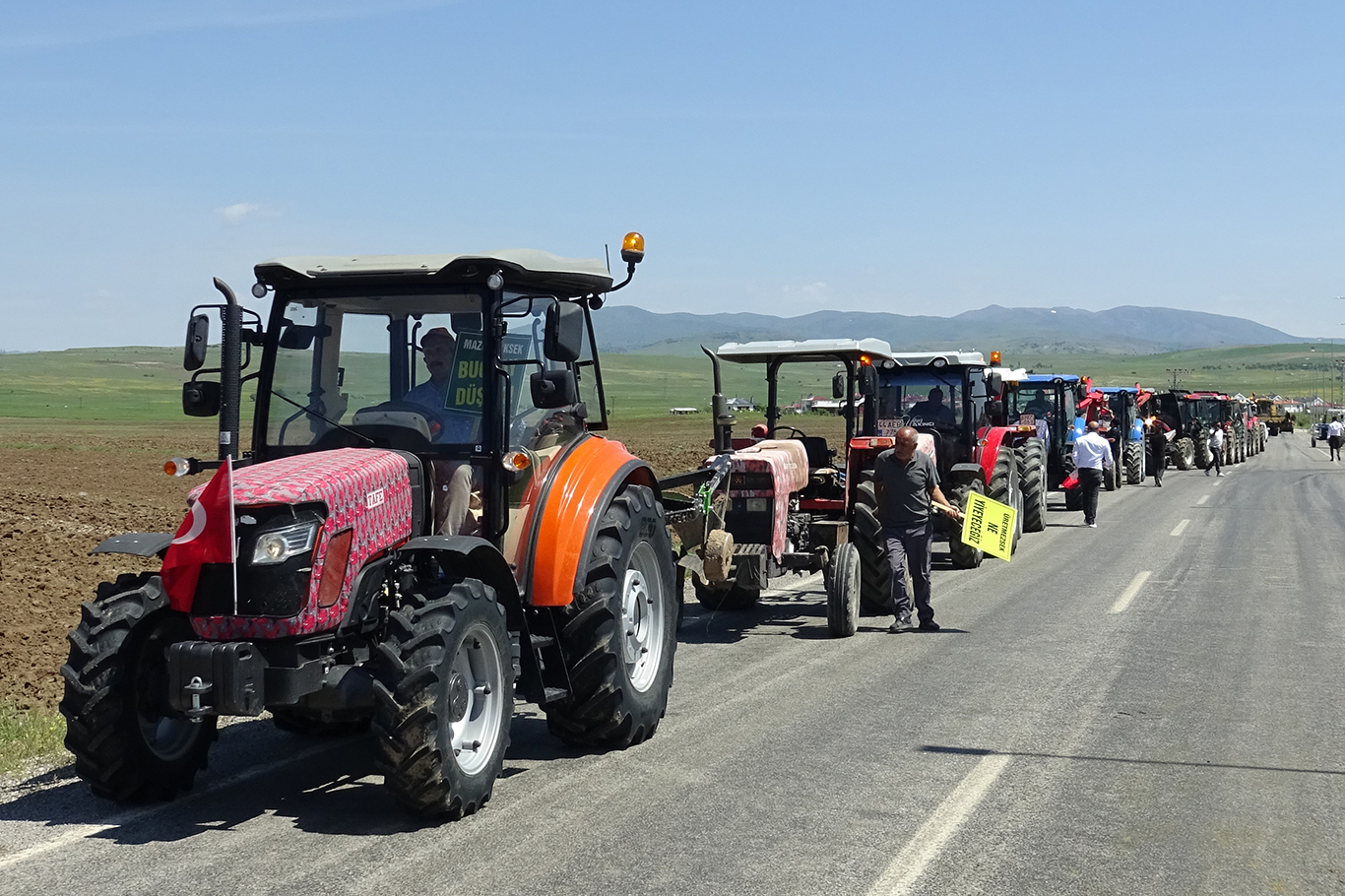 Çiftçilerden traktörlü eylem: Sadaka değil, emeğinin karşılığını istiyoruz